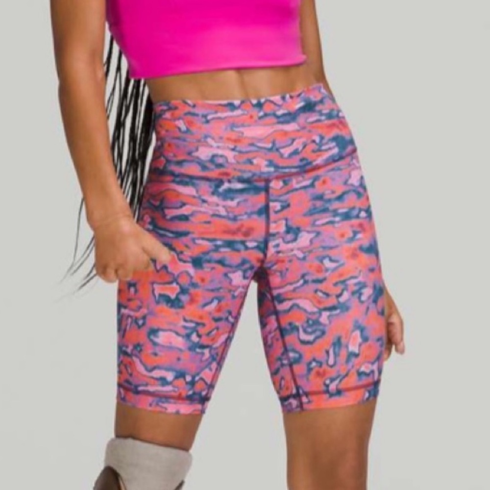 LULULEMON NWT WUNDER TRAIN HIGH RISE RISE BIKE SHORT 8” CHROMA CLASH MULTI PRINT